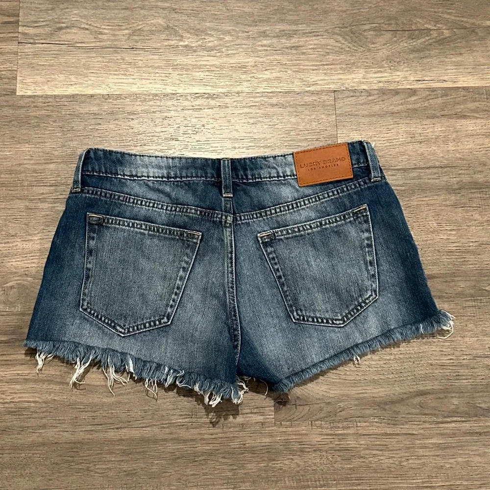 Lucky Brand The Cut Off Medium Wash Frayed Denim Shorts 7WP10625 Blue 6/28